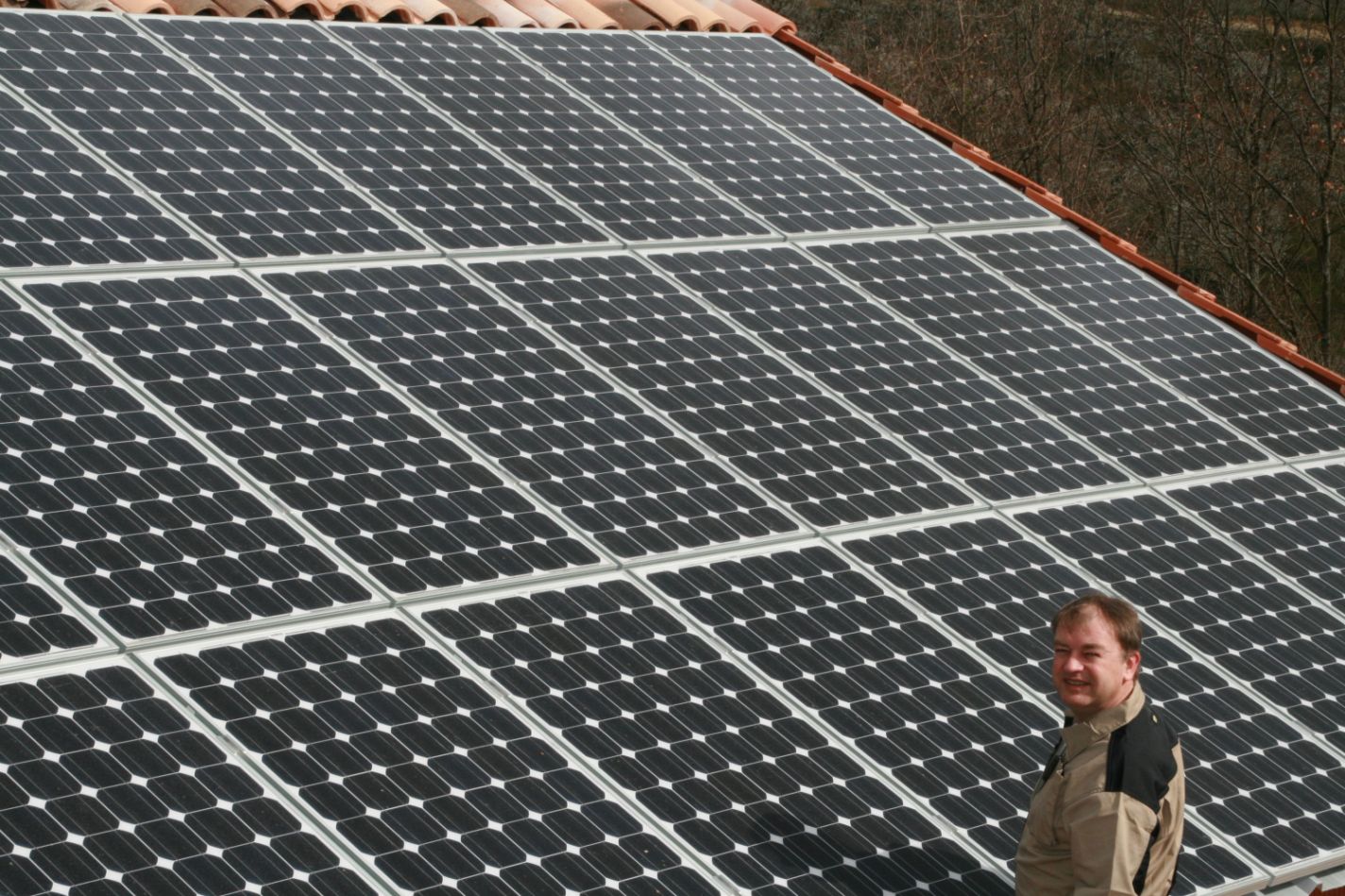Installation d'un système photovoltaïque par Eric Haberstich, gérant de Eh'lectrique. Installation en autoconsommation avec vente du surplus de la production.